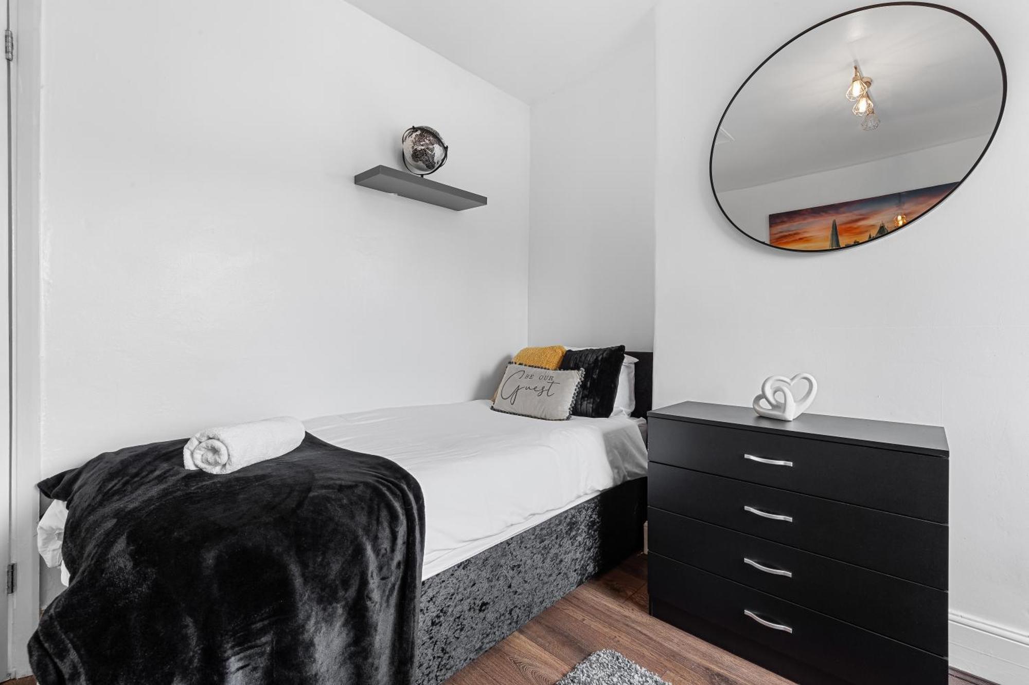 The Hogwarts Retreat - Cinema Room - Special May Offer - 25Th - 31St Watford  Exterior photo
