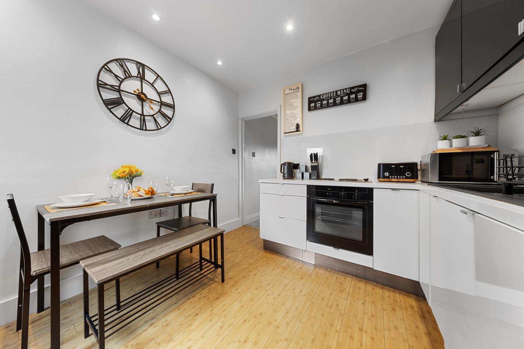 The Hogwarts Retreat - Cinema Room - Special May Offer - 25Th - 31St Watford  Exterior photo